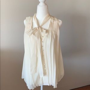 Beautiful Mcginn silk button up blouse